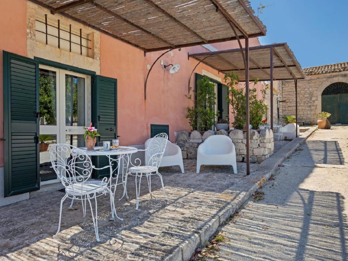 Il Baglio Di Kharrub Rural Guest House ปอซซัลโล ภายนอก รูปภาพ