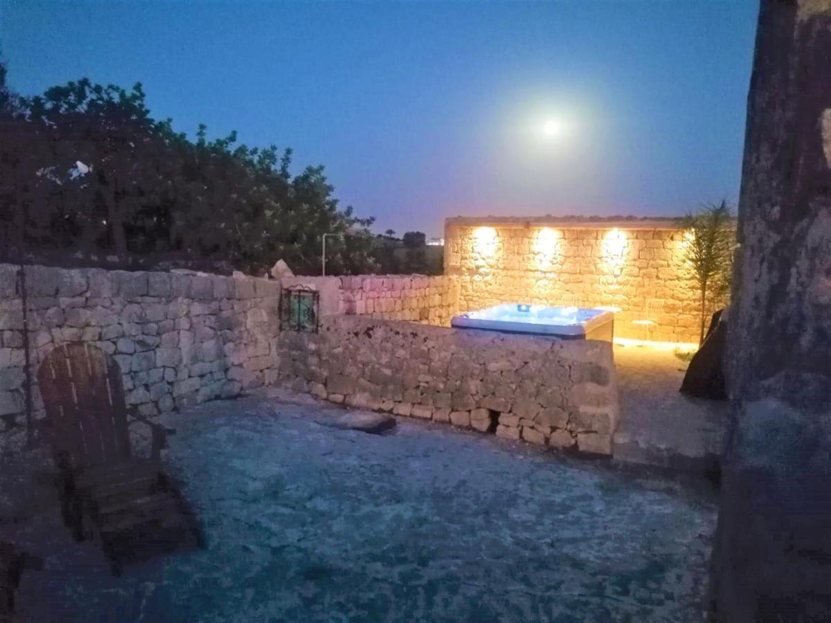 Il Baglio Di Kharrub Rural Guest House ปอซซัลโล ภายนอก รูปภาพ