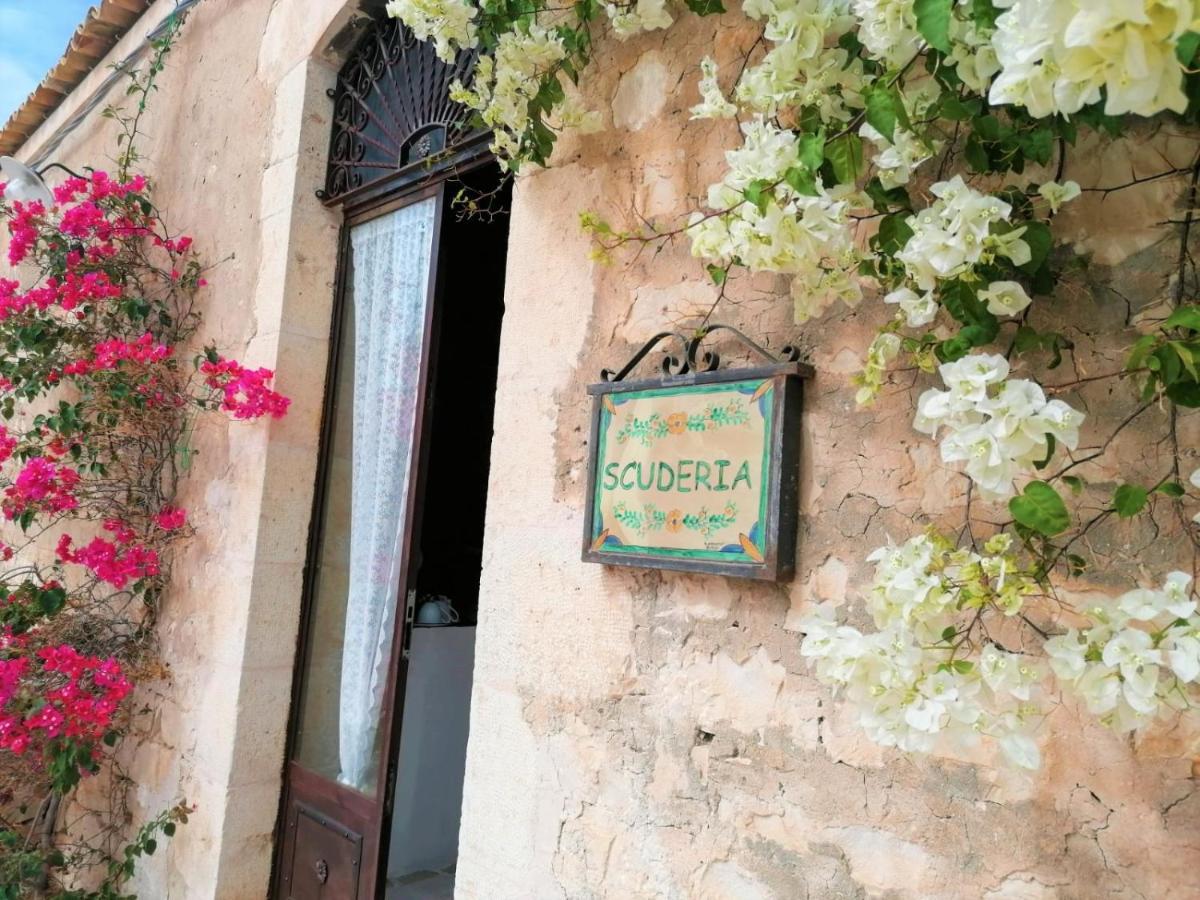 Il Baglio Di Kharrub Rural Guest House ปอซซัลโล ภายนอก รูปภาพ