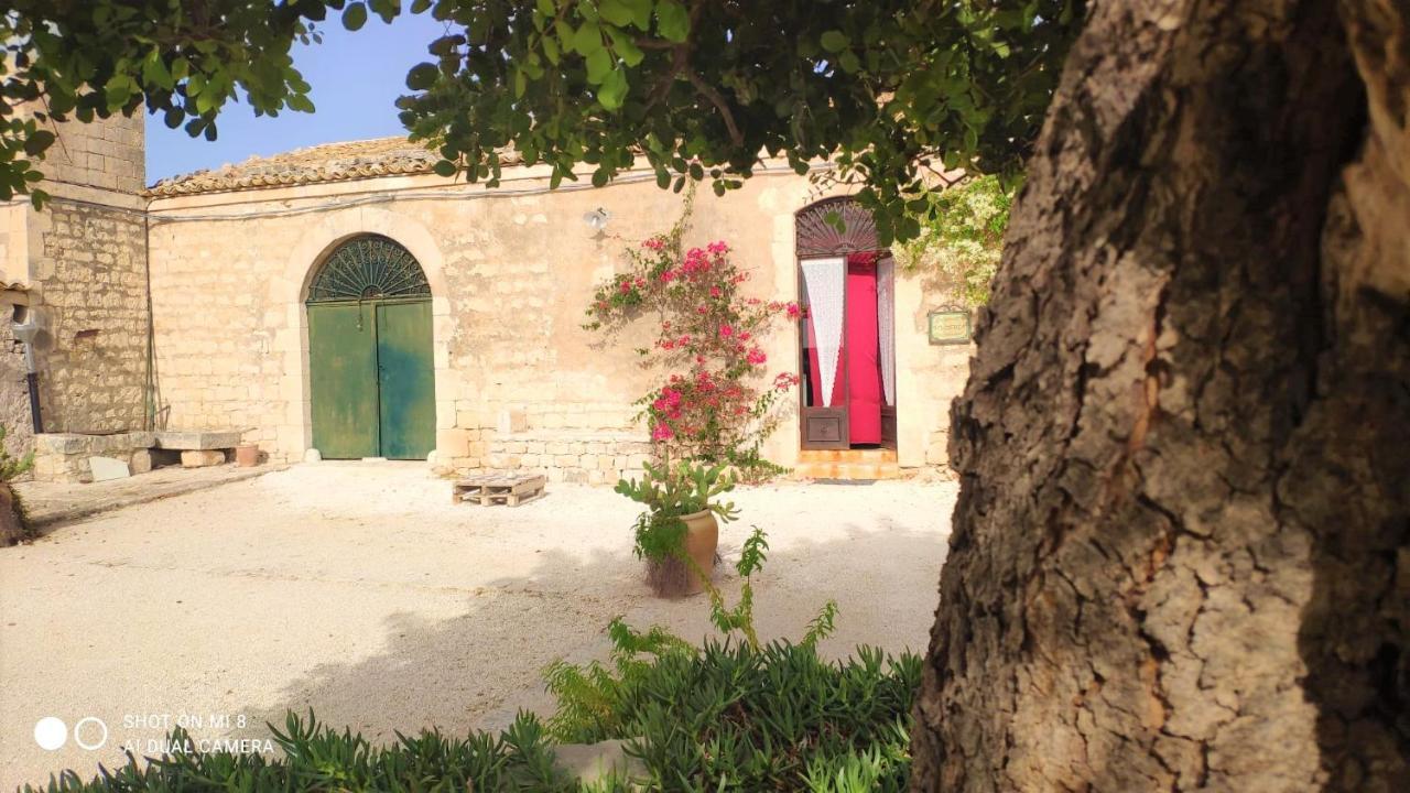 Il Baglio Di Kharrub Rural Guest House ปอซซัลโล ภายนอก รูปภาพ