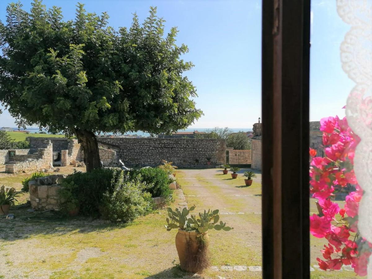 Il Baglio Di Kharrub Rural Guest House ปอซซัลโล ภายนอก รูปภาพ