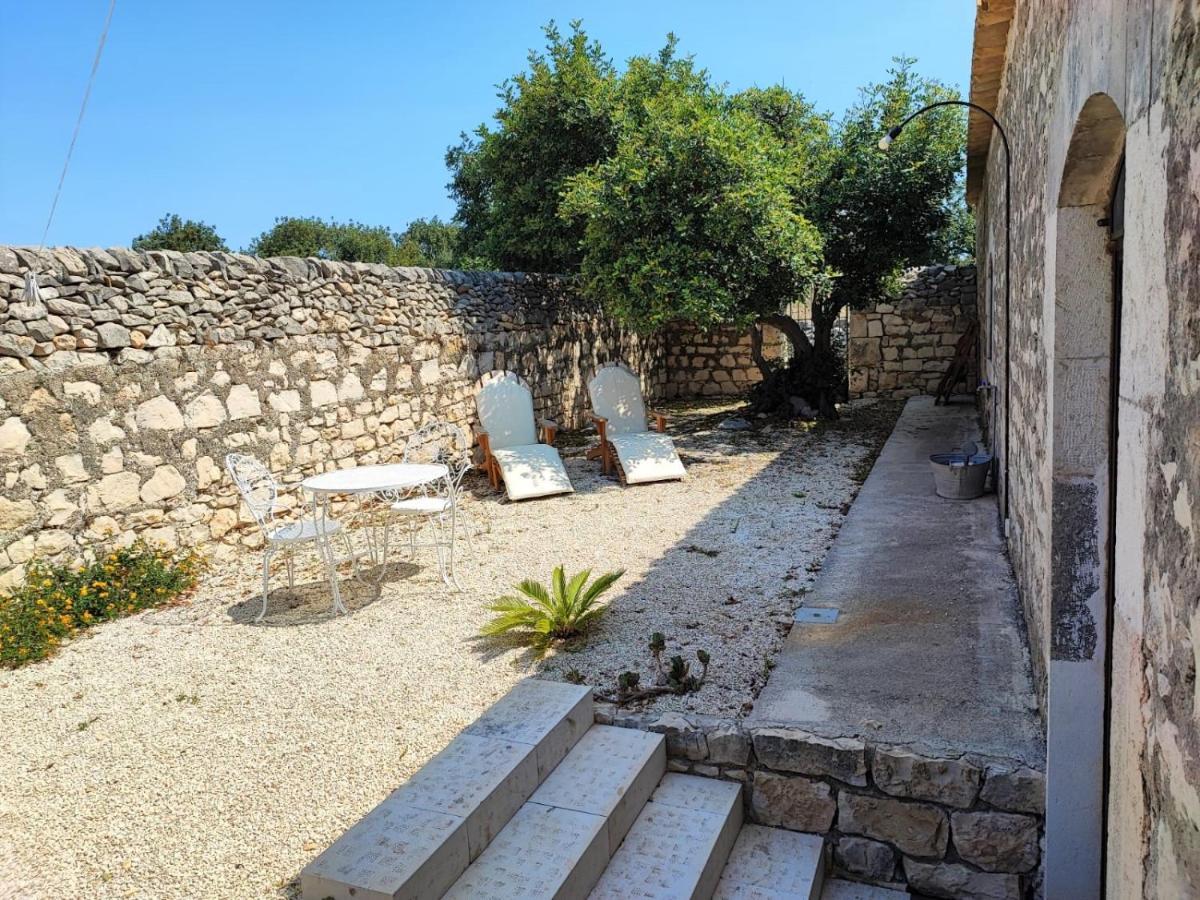 Il Baglio Di Kharrub Rural Guest House ปอซซัลโล ภายนอก รูปภาพ
