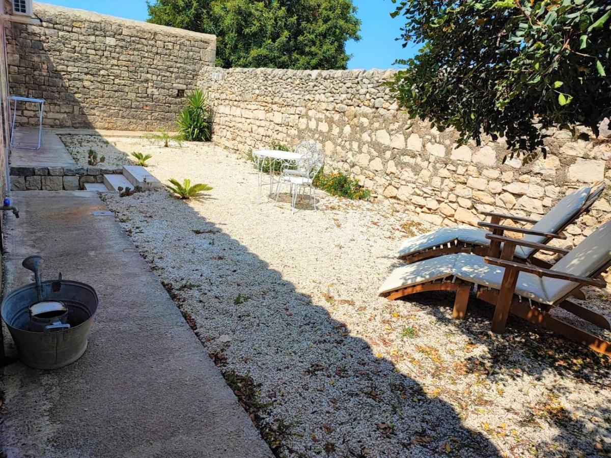 Il Baglio Di Kharrub Rural Guest House ปอซซัลโล ภายนอก รูปภาพ