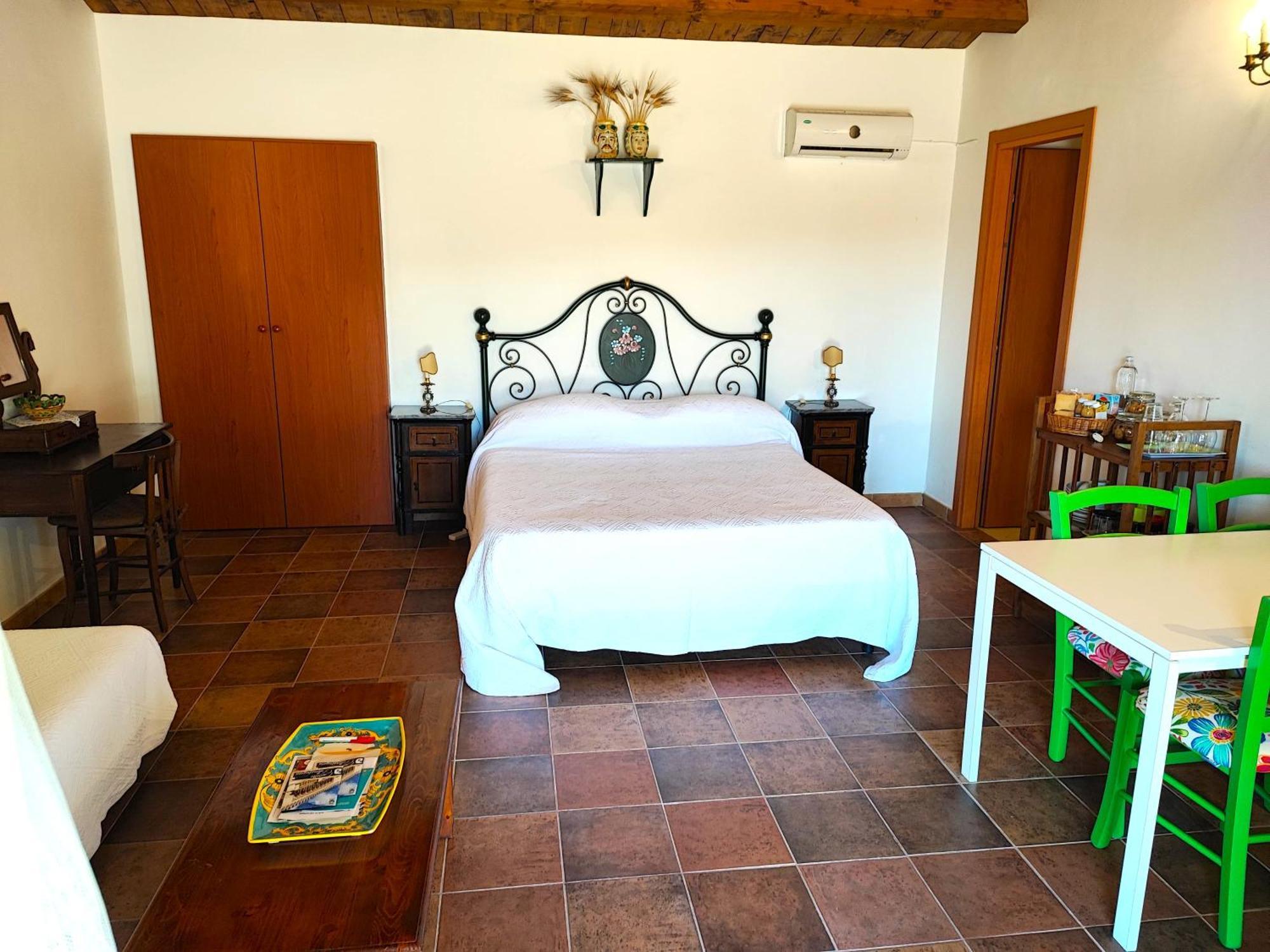 Il Baglio Di Kharrub Rural Guest House ปอซซัลโล ภายนอก รูปภาพ