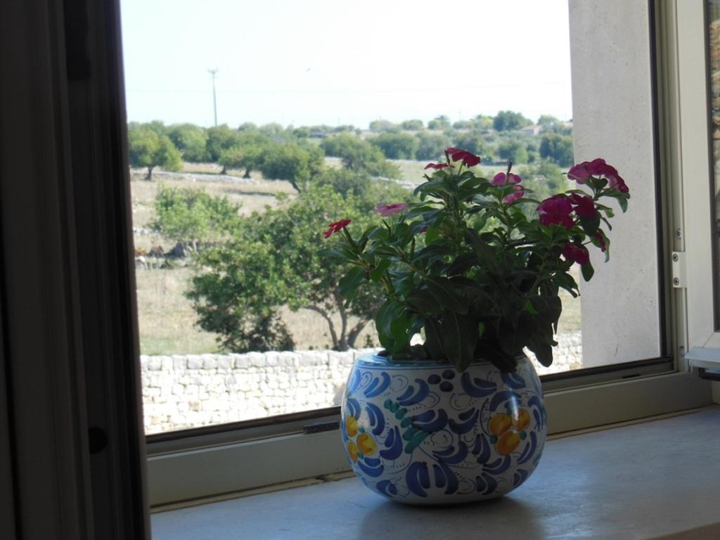 Il Baglio Di Kharrub Rural Guest House ปอซซัลโล ภายนอก รูปภาพ