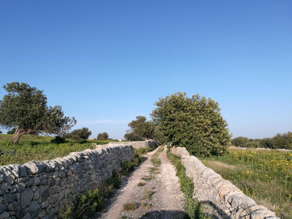 Il Baglio Di Kharrub Rural Guest House ปอซซัลโล ภายนอก รูปภาพ
