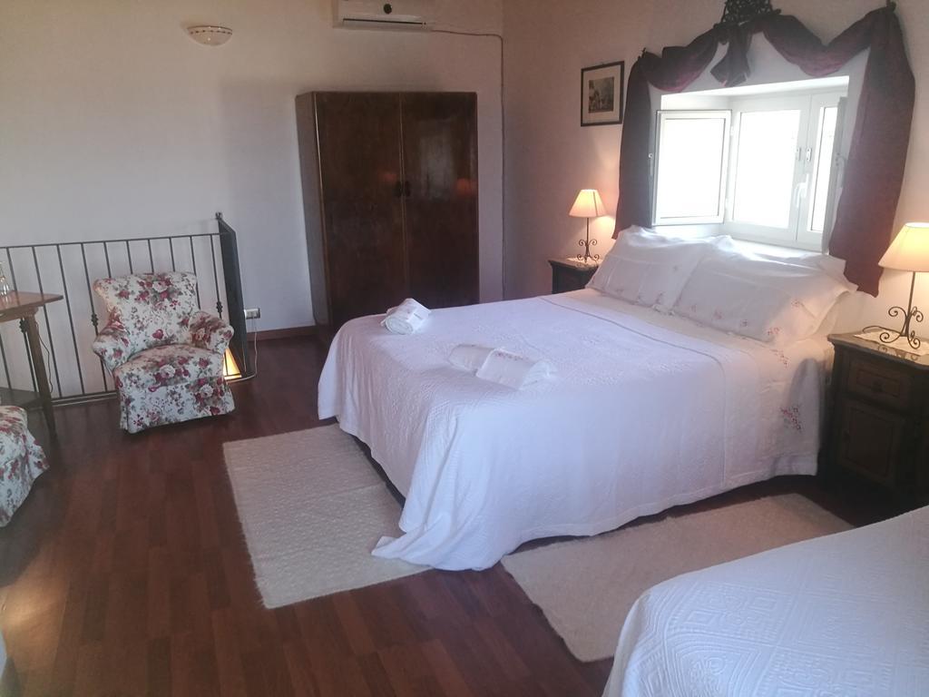 Il Baglio Di Kharrub Rural Guest House ปอซซัลโล ภายนอก รูปภาพ