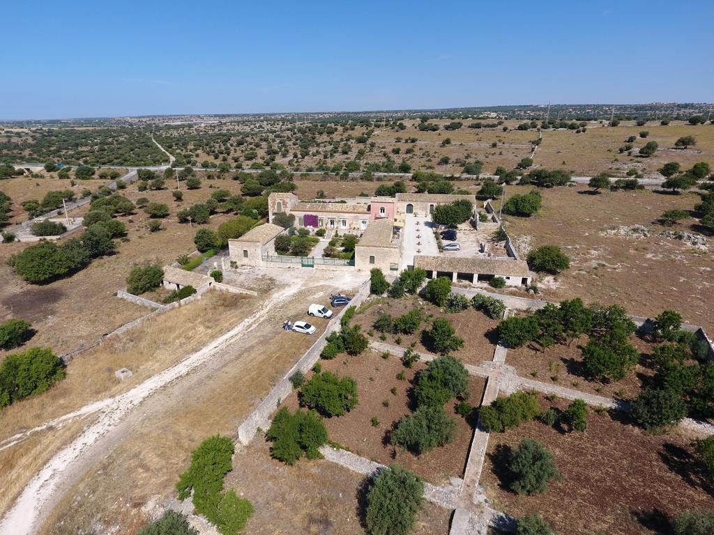 Il Baglio Di Kharrub Rural Guest House ปอซซัลโล ภายนอก รูปภาพ
