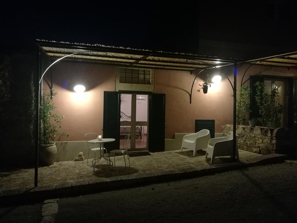 Il Baglio Di Kharrub Rural Guest House ปอซซัลโล ภายนอก รูปภาพ