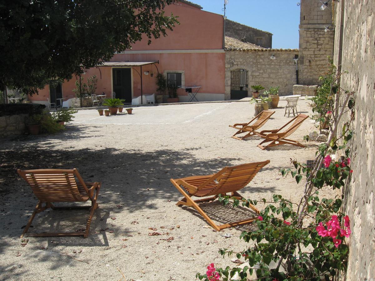 Il Baglio Di Kharrub Rural Guest House ปอซซัลโล ภายนอก รูปภาพ