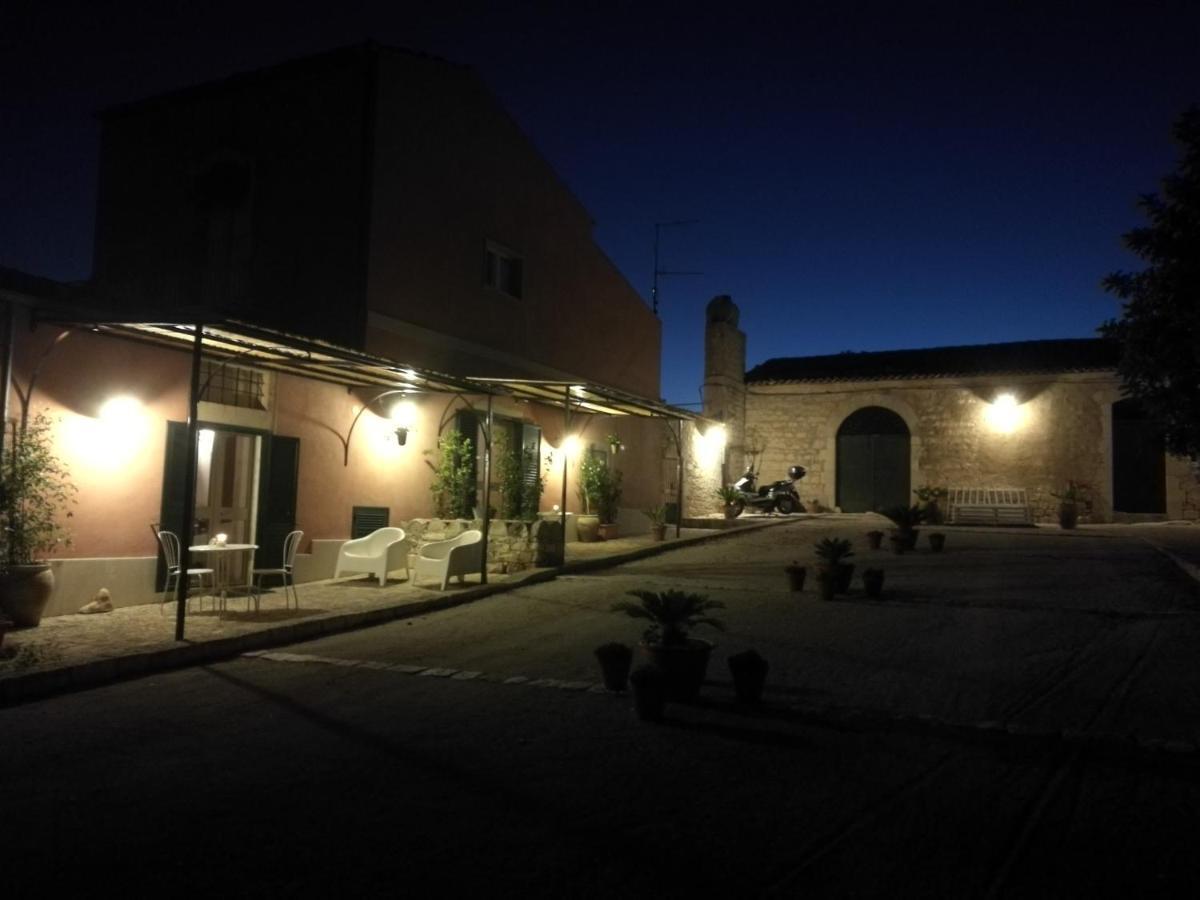 Il Baglio Di Kharrub Rural Guest House ปอซซัลโล ภายนอก รูปภาพ